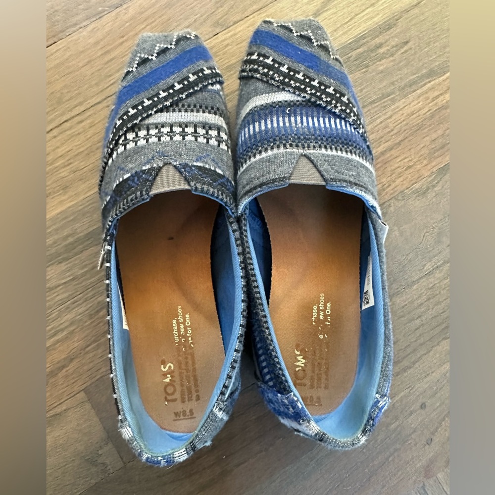 Toms blue striped shoe.